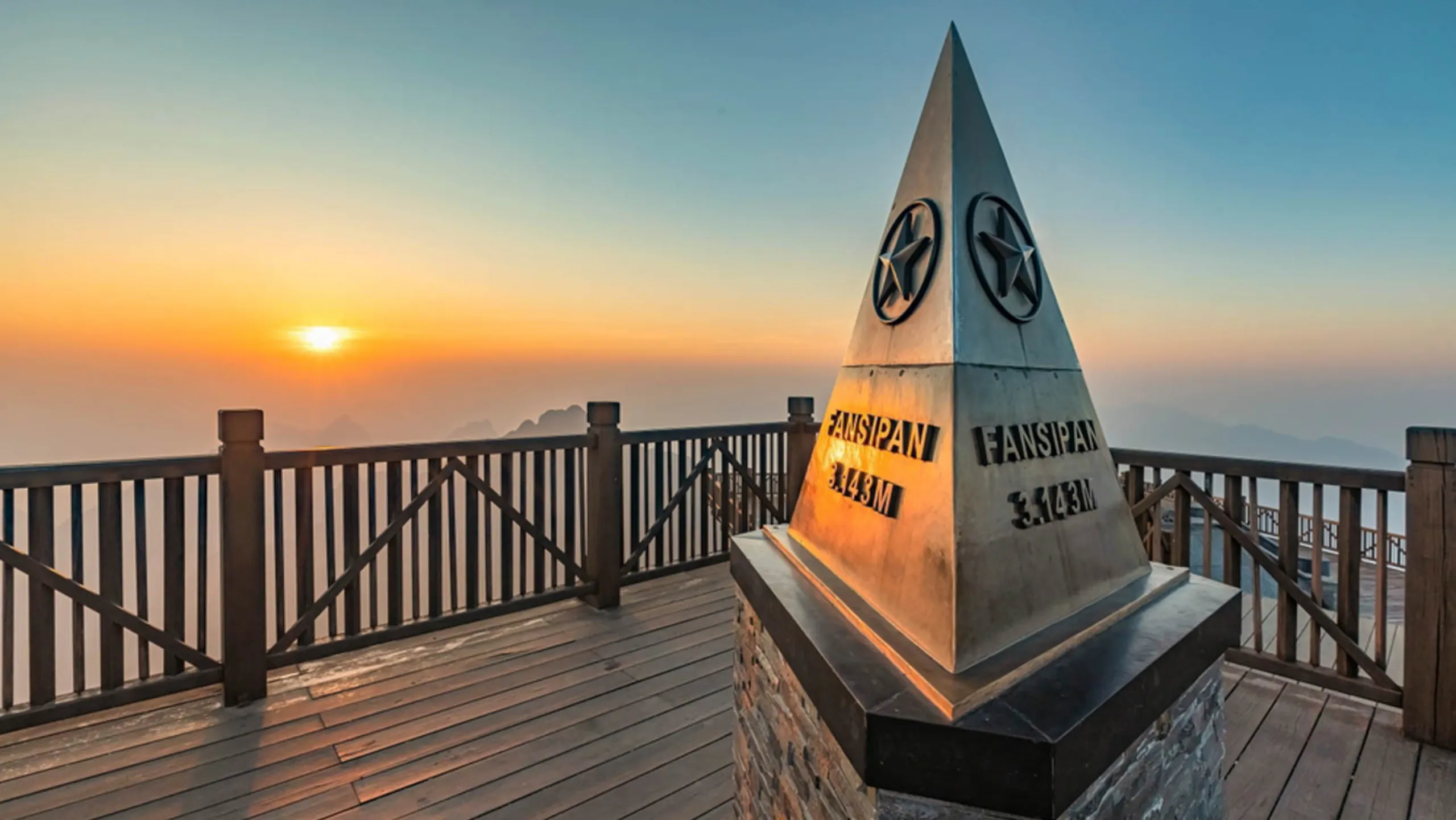 Fansipan được mệnh danh là "nóc nhà Đông Dương" (Nguồn: sưu tầm)