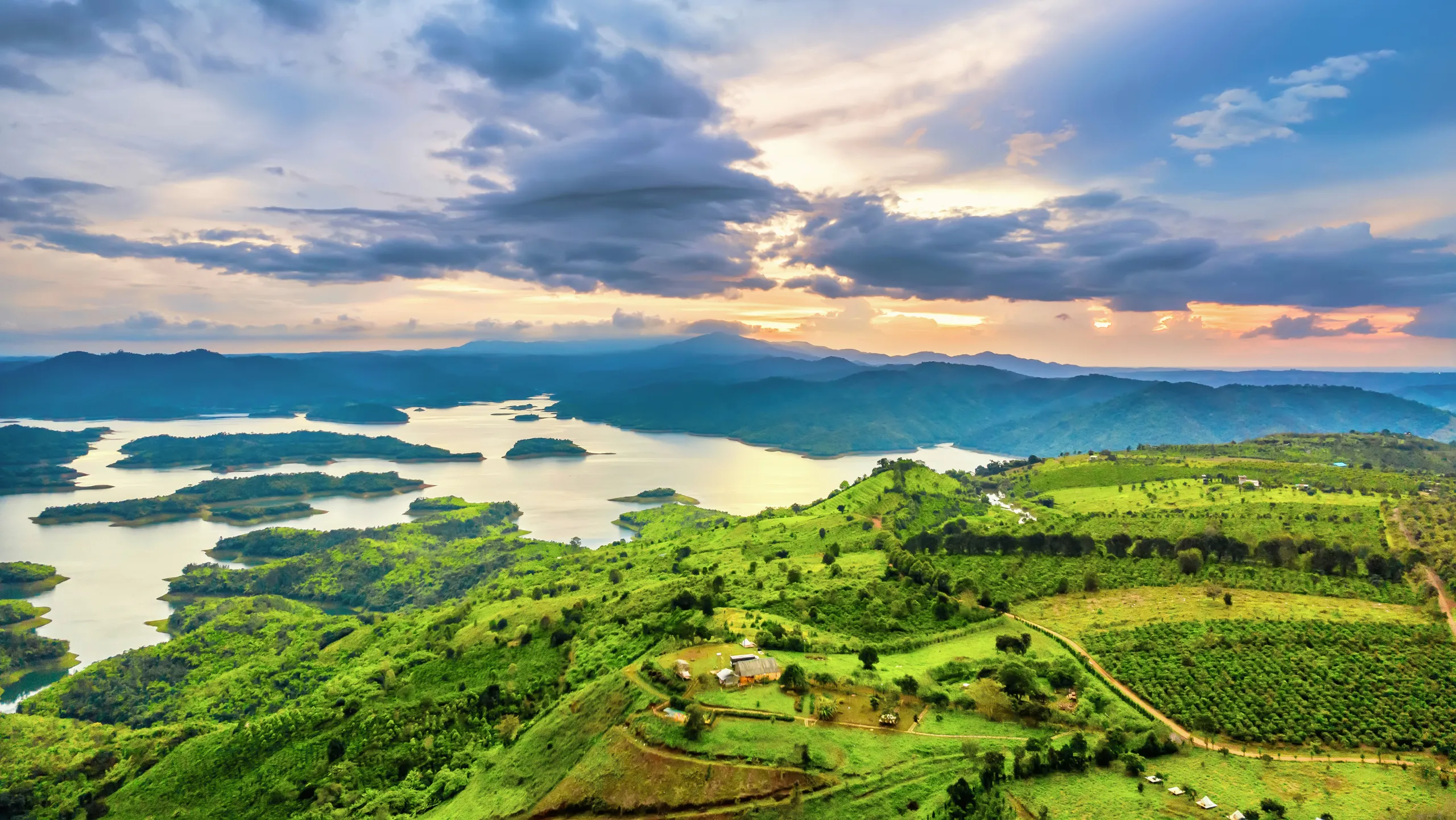 Hồ Tà Đùng - kỳ quan giữa đại ngàn (Nguồn: sưu tầm)