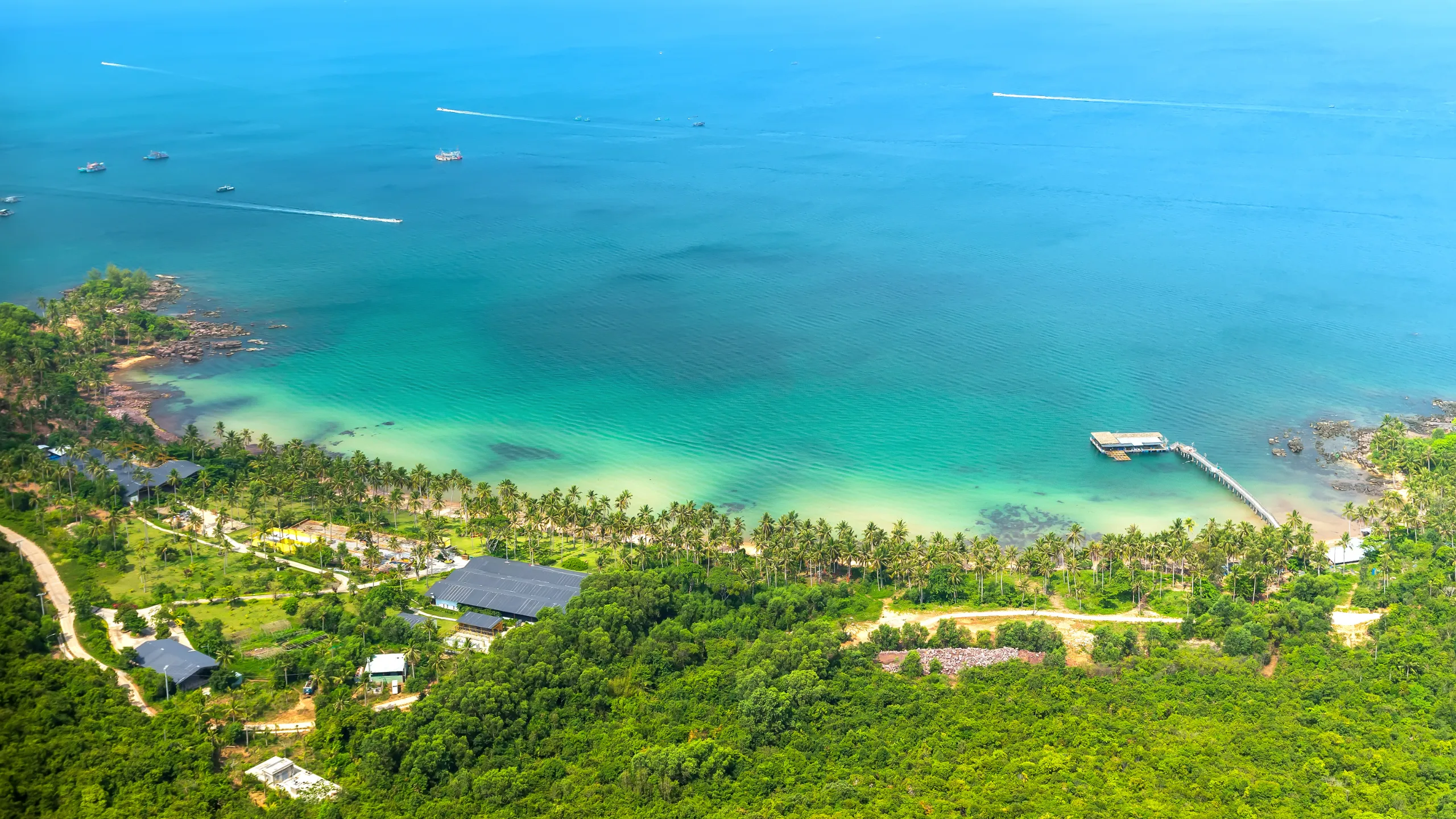 Với khí hậu ôn hòa và nắng ấm, Phú Quốc thích hợp đến du lịch quanh năm (Nguồn: sưu tầm)