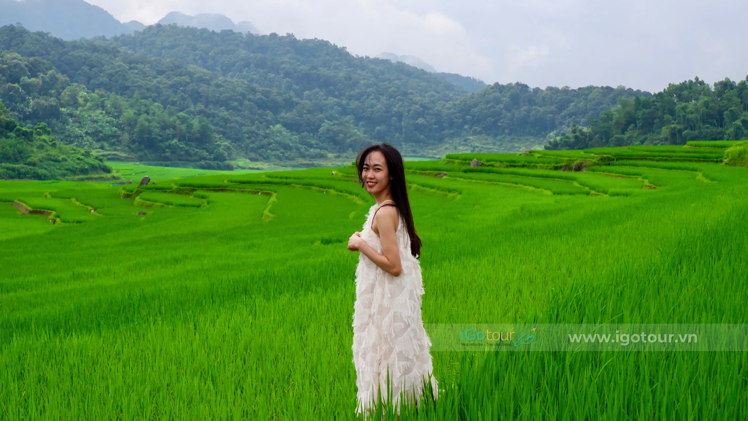 Sắc xanh tại Pù Luông trở thành phông nền tuyệt vời cho những bức ảnh lưu niệm