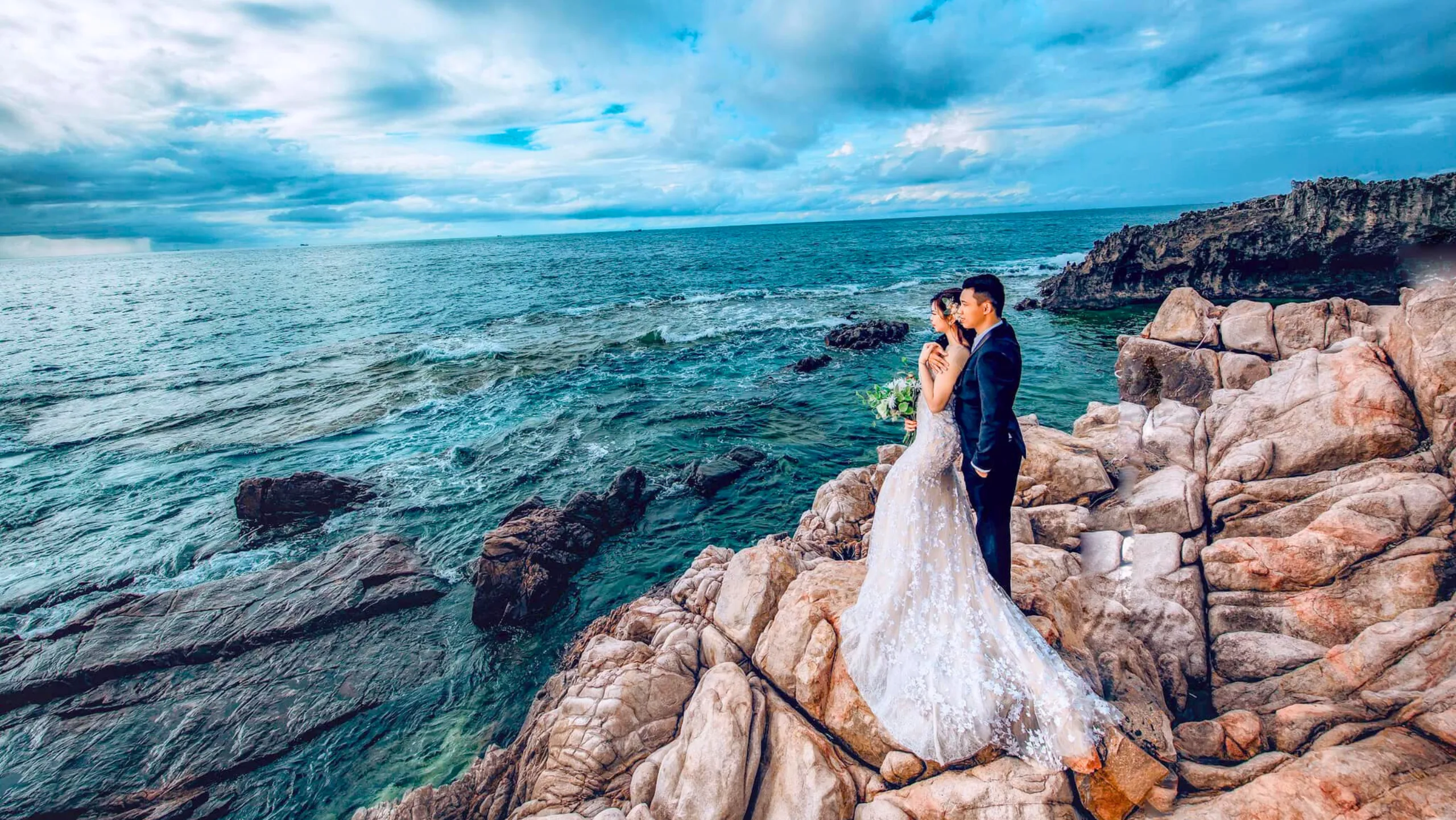 Nhiều cặp đôi chọn Hang Rái là nơi lưu giữ những khoảnh khắc hạnh phúc (Nguồn: sưu tầm)