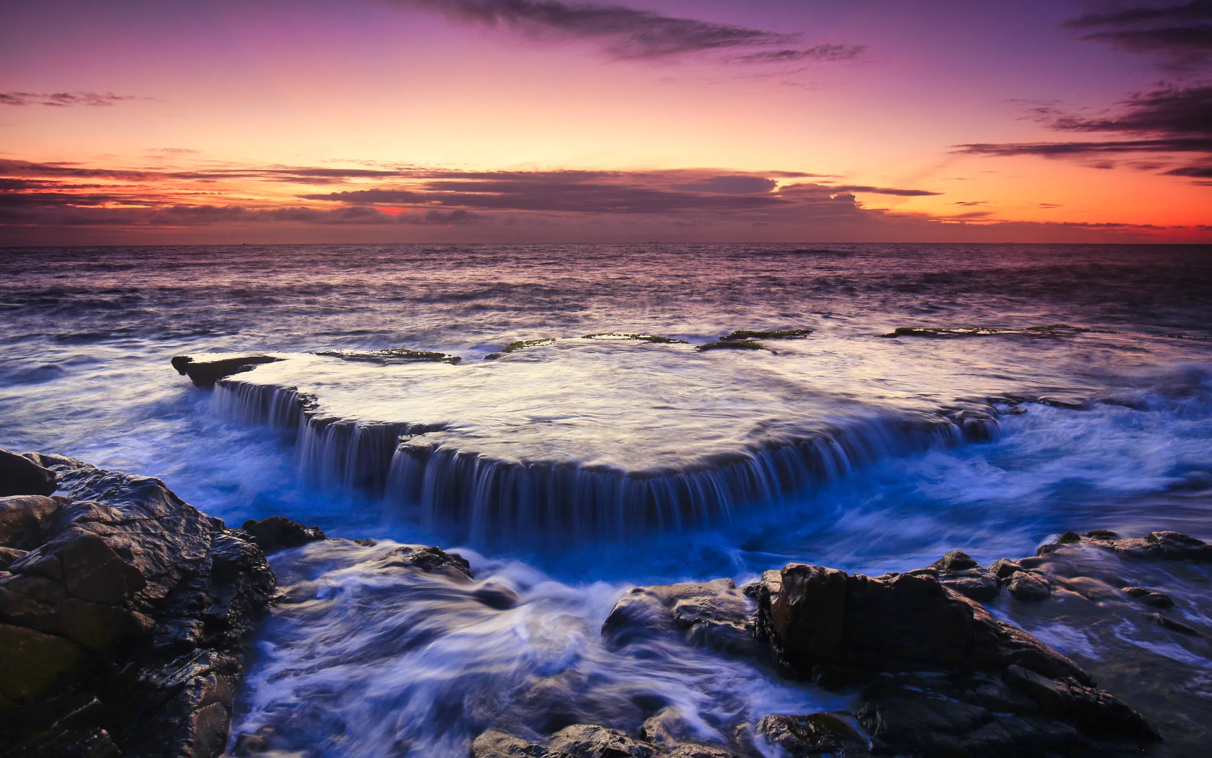 Hang Rái: Tuyệt tác thiên nhiên với địa hình thác nước đổ trên biển