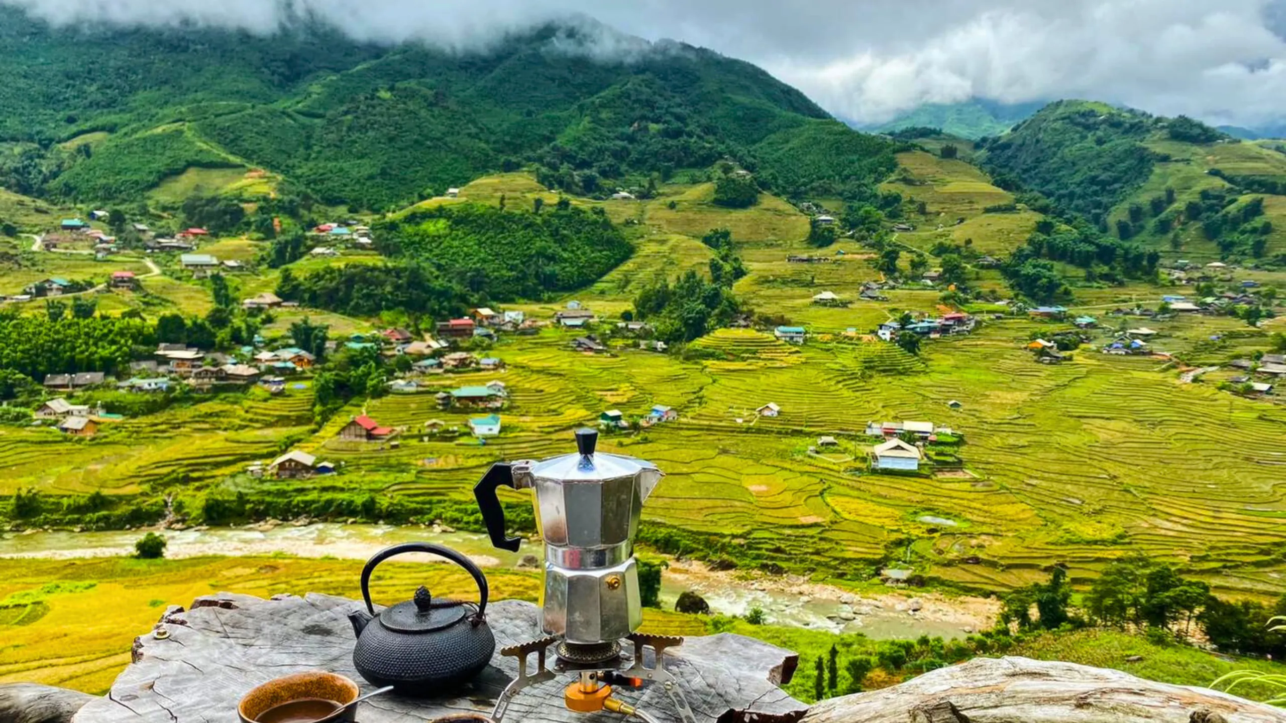 Thức dậy giữa bản làng, lắng nghe tiếng gió thổi qua những đồng lúa chín (Nguồn: sưu tầm)