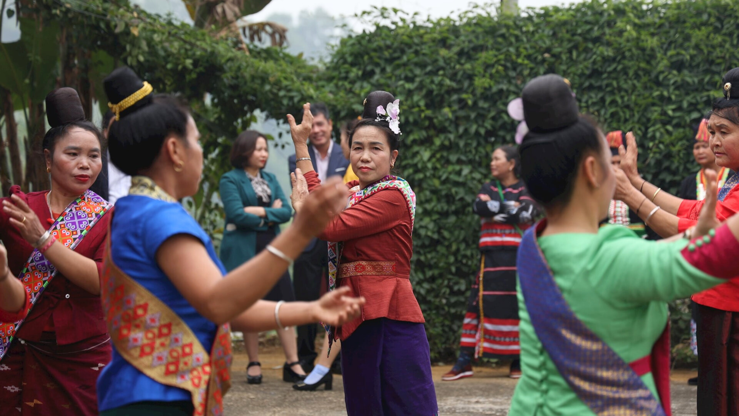 Múa Lăm Vông - một trong những điệu múa nổi tiếng gắn liền với người Khmer (Nguồn: sưu tầm)