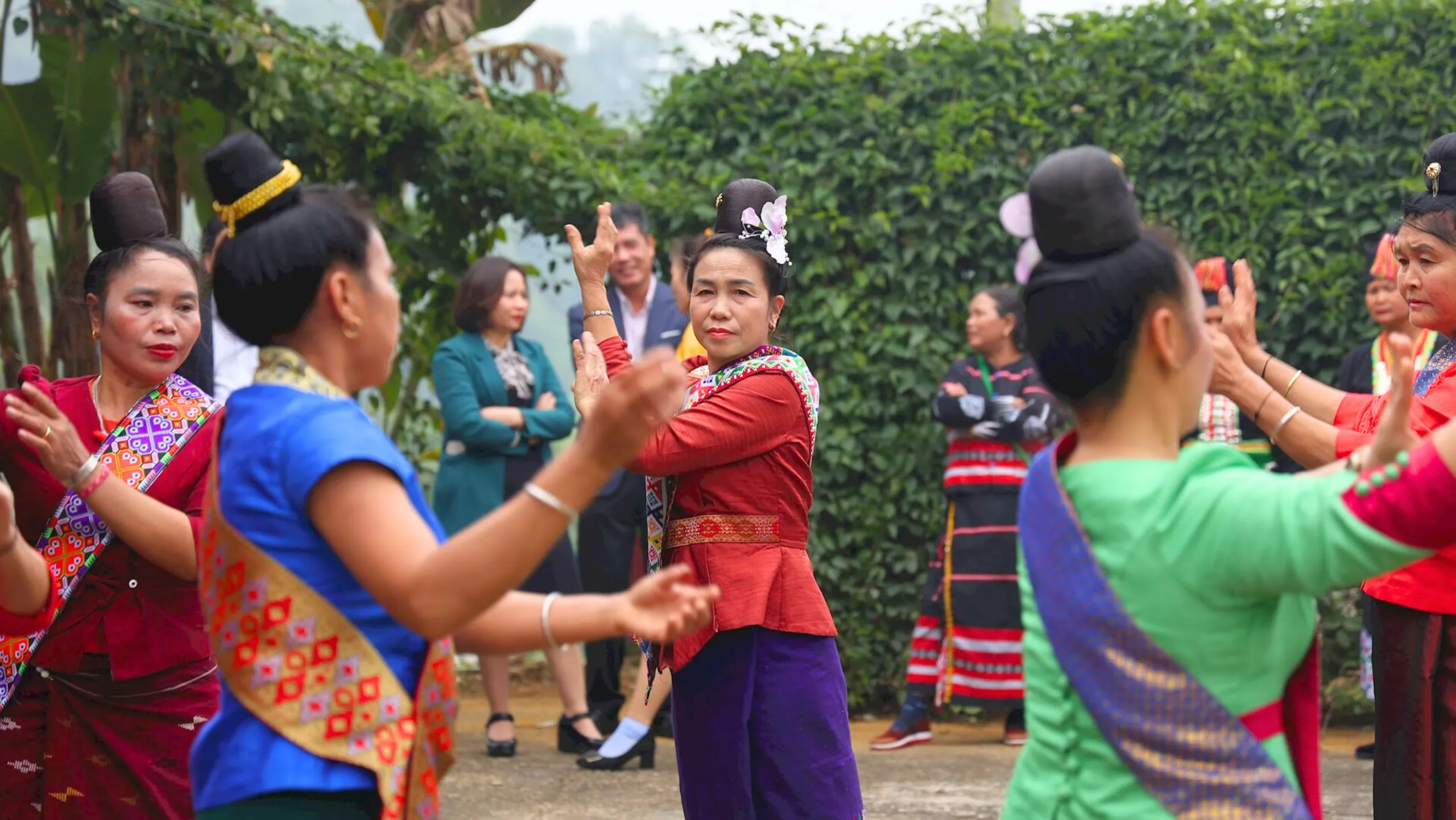 Múa Lăm Vông - một trong những điệu múa nổi tiếng gắn liền với người Khmer (Nguồn: sưu tầm)