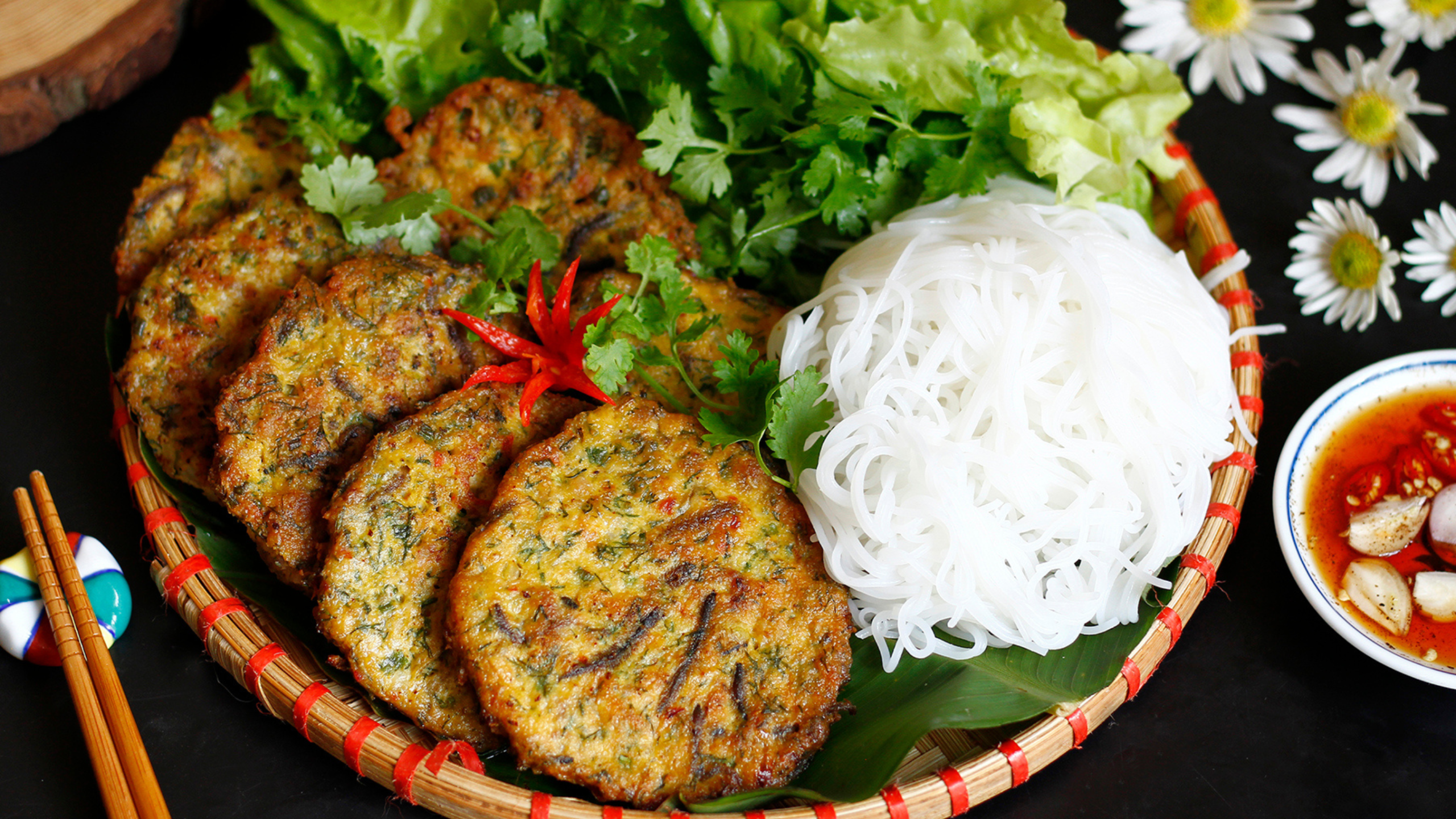 Rươi – loài “lộc trời” chỉ xuất hiện vào những tháng cuối thu, đầu đông (Nguồn: sưu tầm)
