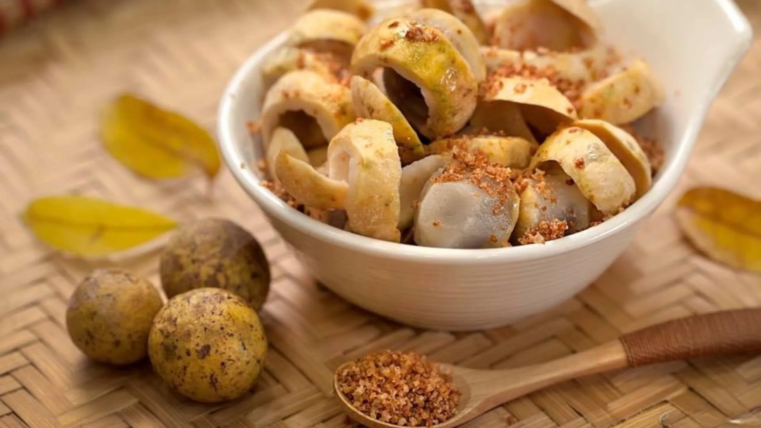 Sấu chín cũng là điểm nhấn của mùa thu Hà Nội (Nguồn: sưu tầm)