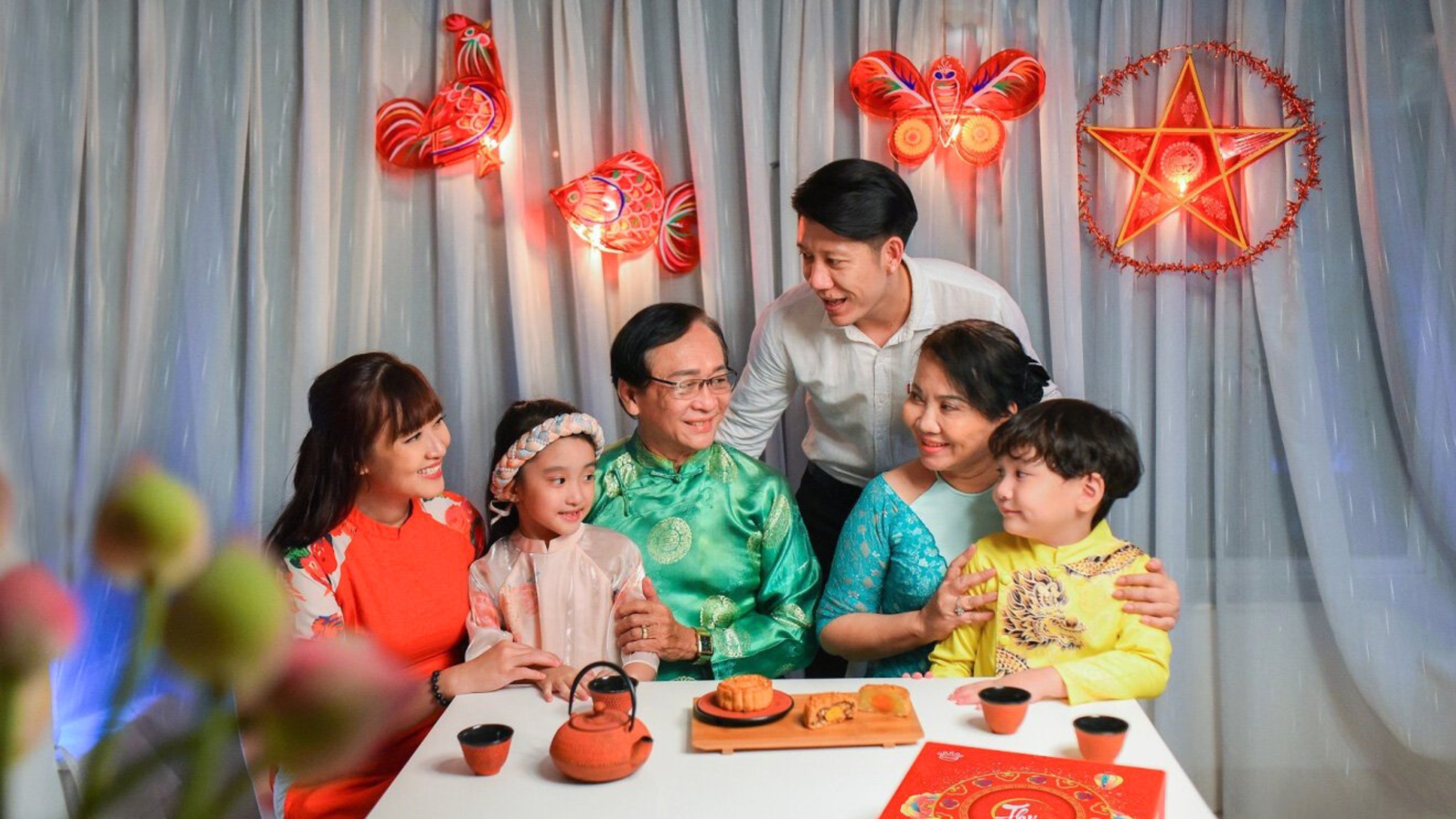 Mùa trăng tháng Tám là dịp để ta trân trọng và thể hiện tình cảm với những người thân yêu (Nguồn: sưu tầm)