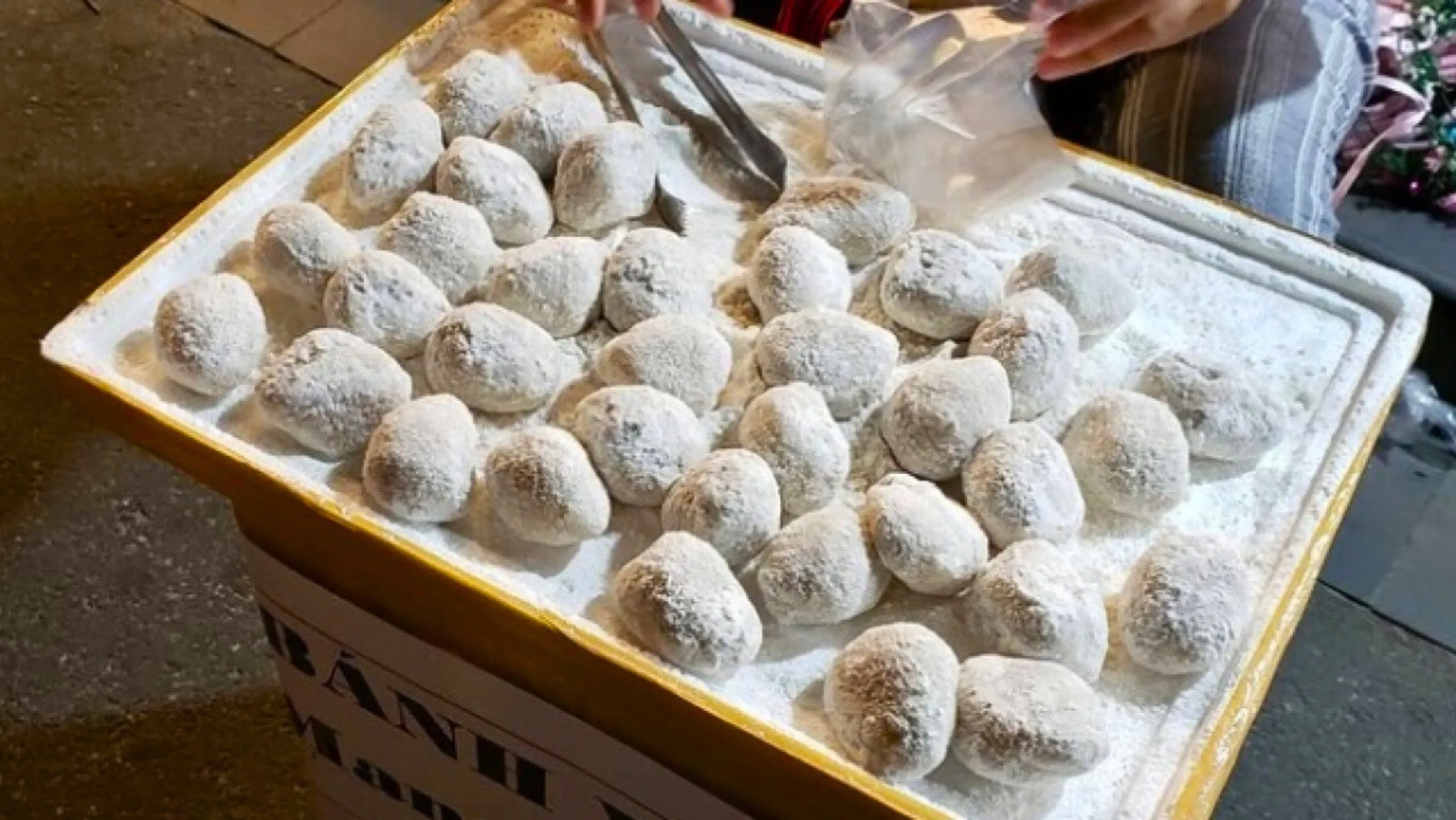 Với người phố Hội, bánh xoài là hương vị của tuổi thơ của những buổi chiều lặng gió bên dòng Hoài lặng lẽ (Nguồn: sưu tầm)