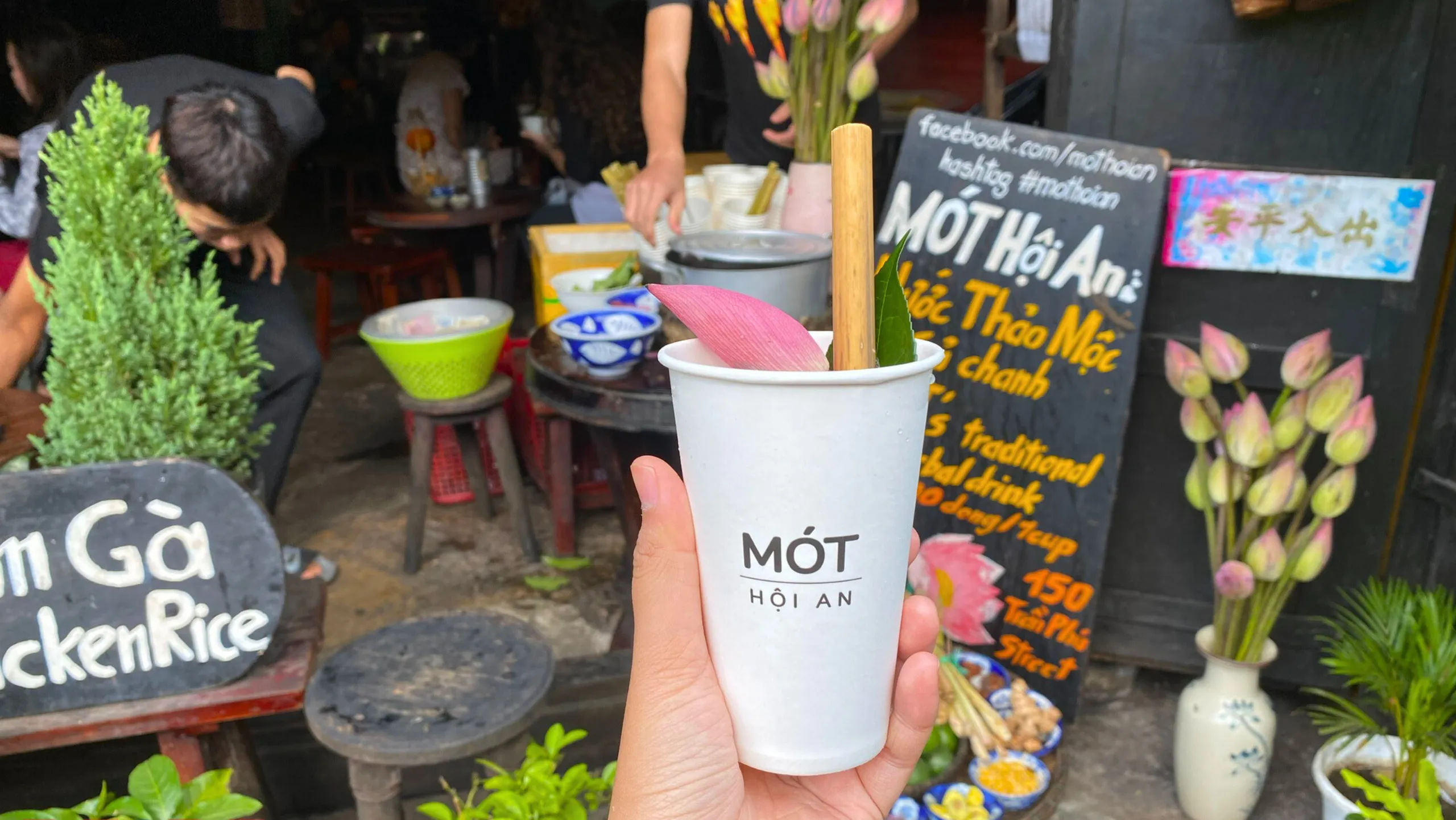 Nước Mót trở thành thức uống “hot hit” mà bất kỳ ai ghé Hội An cũng phải check-in một lần (Nguồn: sưu tầm)