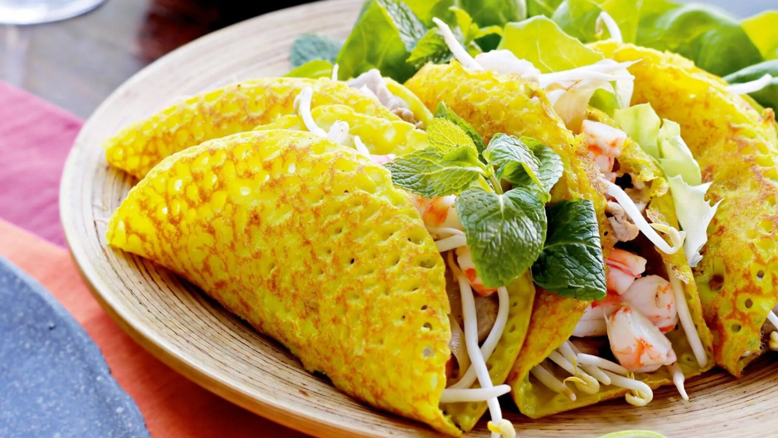 Bánh bèo, bánh xèo - hai món bánh nhưng mang một bản sắc ẩm thực phố Hội (Nguồn: sưu tầm)