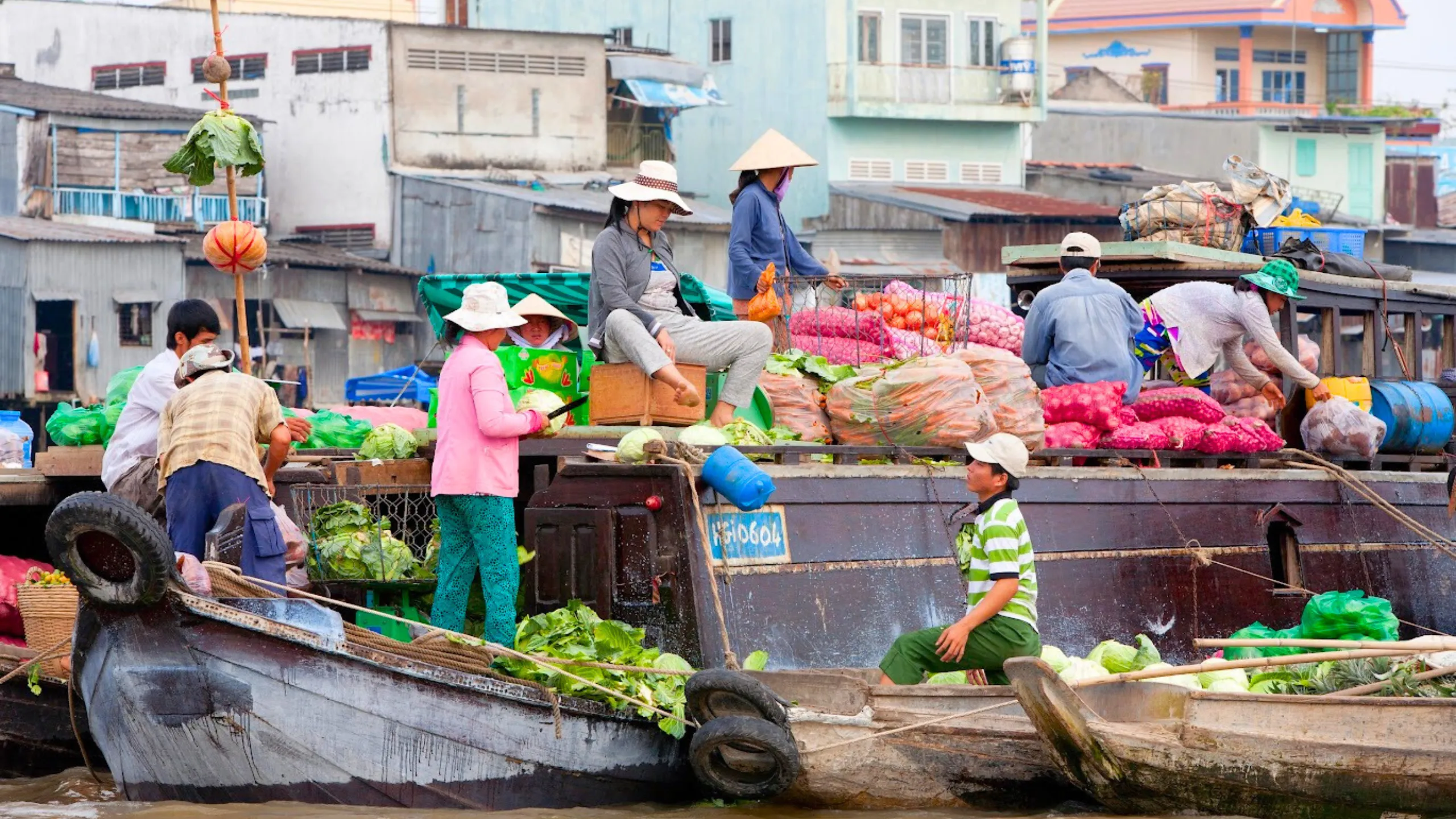 “Đời nào vui bằng đời thương hồ. Xuống bể lên nguồn, gạo chợ nước sông" (Nguồn: sưu tầm)