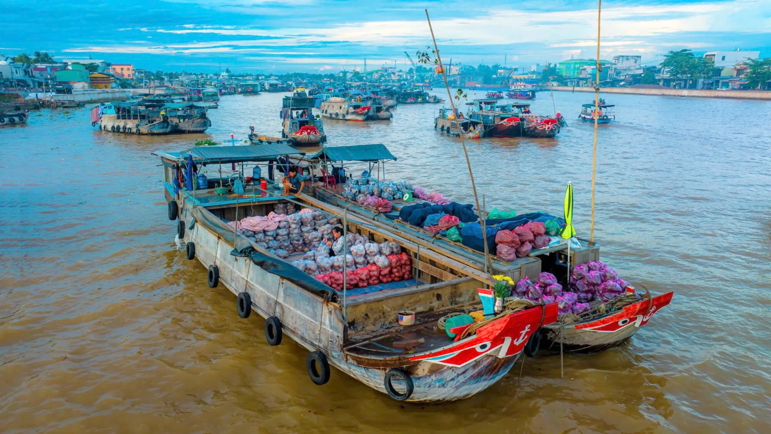  Điều đặc biệt làm nên “thương hiệu” tại chợ nổi là “cây bẹo” (Nguồn: sưu tầm)