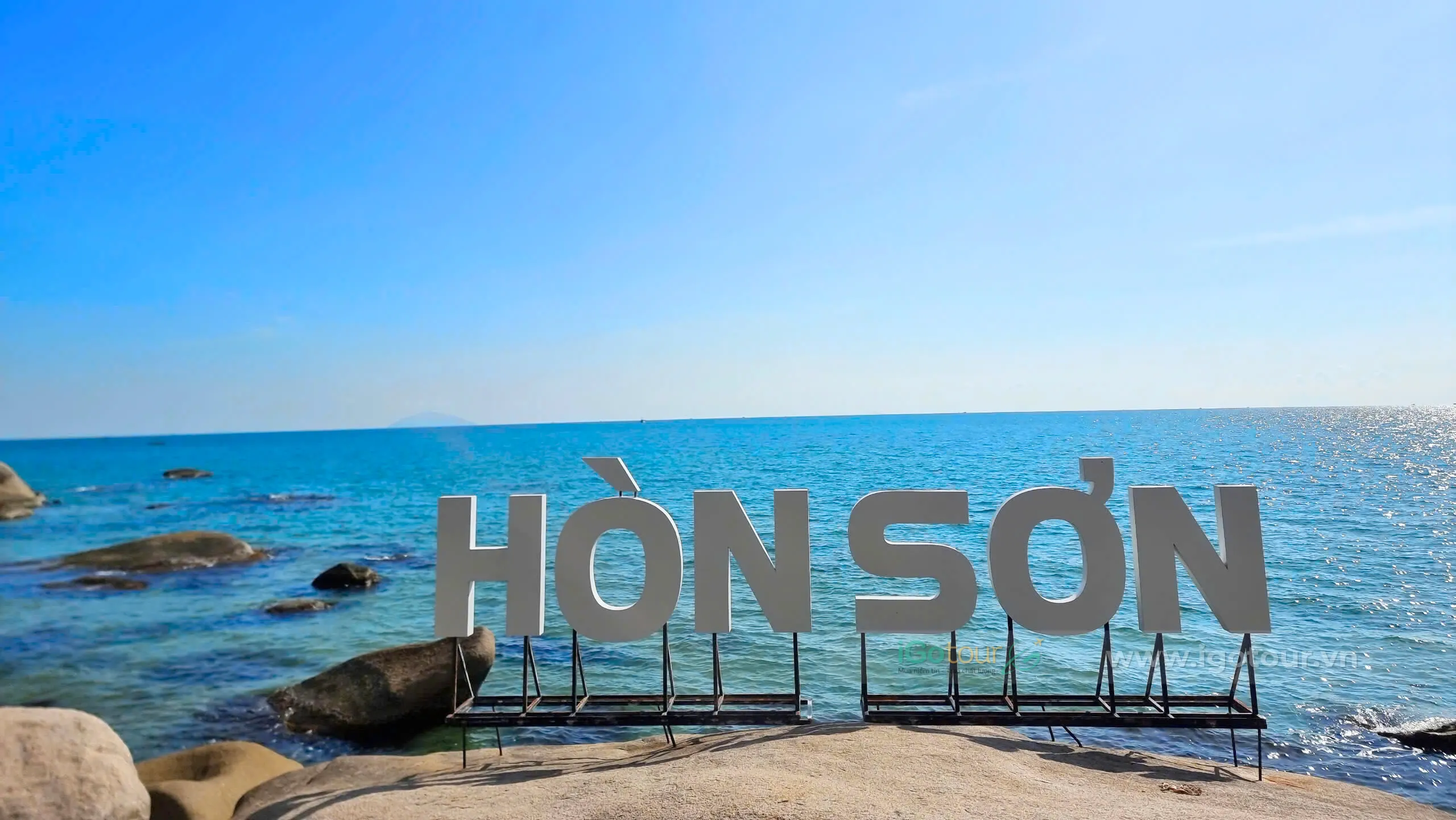 Hòn Sơn vẫn giữ được nét mộc mạc, nguyên sơ, thích hợp cho chuyến du xuân nhẹ nhàng