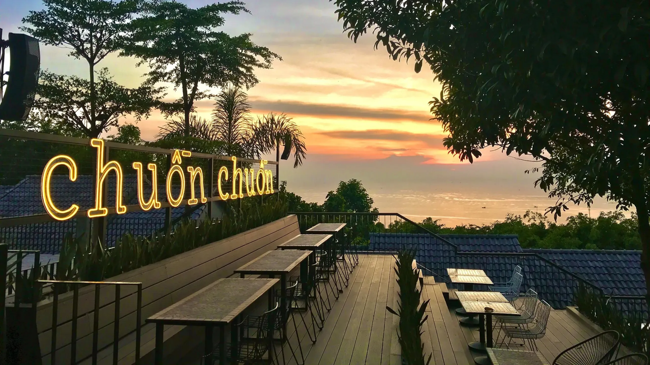 Chuồn Chuồn Bistro & Bar - sự kết hợp tinh tế giữa quán cà phê, quán bar và nhà hàng (Nguồn: sưu tầm)