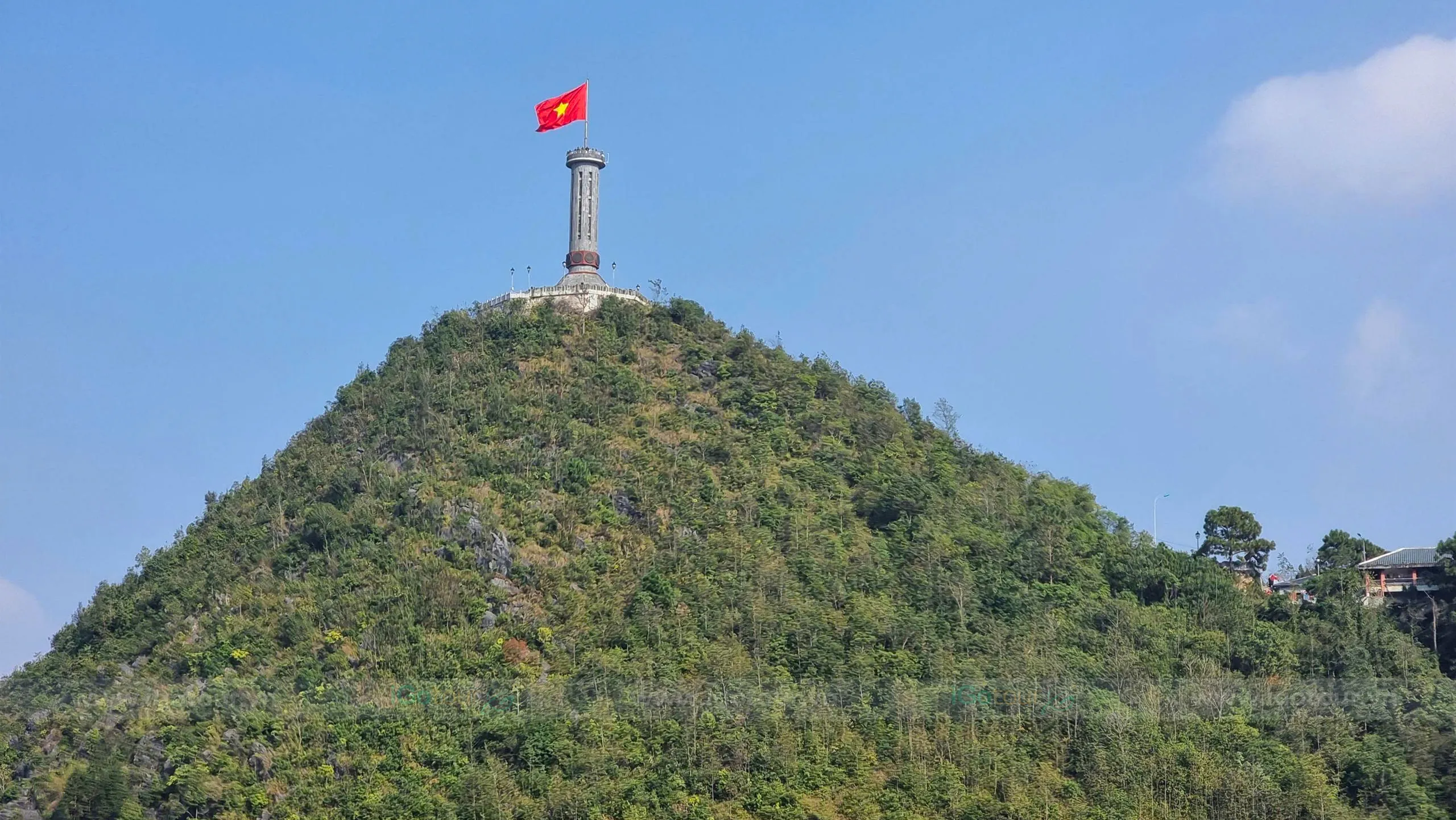 Cột cờ Lũng Cú được ví như nét bút khẳng định chủ quyền nơi địa đầu phía Bắc Tổ quốc
